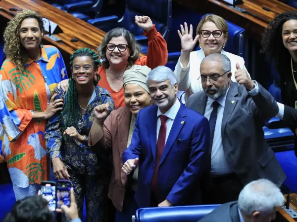 Brasília (DF) 22/05/2024  Ministra da igualdade Racial, Anielle Franco participou da votação do projeto de lei reserva aos negros 20% (vinte por cento) das vagas oferecidas nos concursos públicos para provimento de cargos efetivos e empregos públicos no âmbito da administração pública federal. Foto Lula Marques/ Agência Brasil