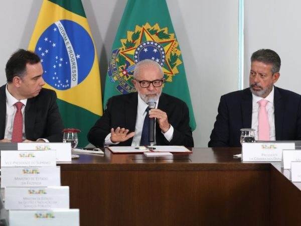 Pacheco, Lula e Arthur Lira, durante anúncio de novas medidas emergenciais para o estado - Valter Campanato/Agência Brasil