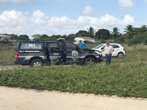 Corpo foi encontrado nesta segunda (13) em uma estrada de terra no Bosque das Leucenas, município de Macaíba (Foto: Kleber Teixeira/Inter TV Cabugi)