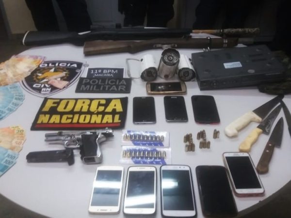 Material apreendidos em Macaíba foi levado para a delegacia da cidade (Foto: Polícia Civil/Divulgação)