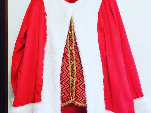 Roupa de papai noel utilizada em dezembro — Foto: Arquivo Pessoal/Zemilton Feitosa