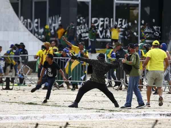 No dia 8 de janeiro, um grupo de radicais invadiu e depredou os prédios do Congresso Nacional, do Supremo Tribunal Federal e do Palácio do Planalto. — Foto: Marcelo Camargo (Agência Brasil)