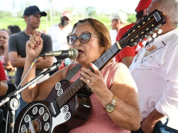 Maria Soledade, repentista e violeira da Paraíba, participa da primeira edição do projeto Rimas Potiguares — Foto: Divulgação