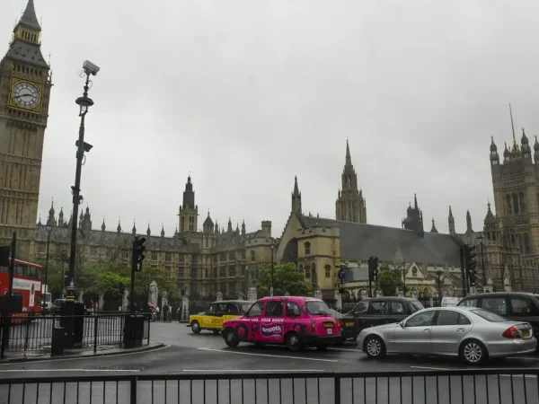 O centro financeiro e histórico de Londres, funcionará apenas com energia renovável a partir de outubro deste ano.