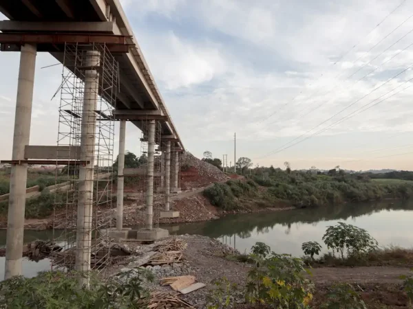 Lajeado (RS), 28/04/2025 - Nova ponte que foi reconstruída após ser levada pela cheia do rio forqueta na última enchente de abril 2024.
A ponte fica na divisa dos municípios de Lajeado e Arroio do meio.
A um ano o estado foi atingido por temporais que afetou mais de 400 municípios gaúchos, tiveram bairros inteiros alagados. A maior tragédia climática da história, deixou pelo menos 147 mortos e afetou mais de 2,1 milhões de pessoas.
Foto: Joédson Alves/Agência Brasil