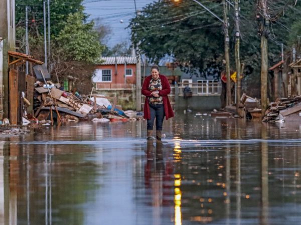 Porto Alegre (RS), 19/06/2024 - Rua alagada na Vila da Paz após chuvas e novos alagamentos. Foto: Bruno Peres/Agência Brasil