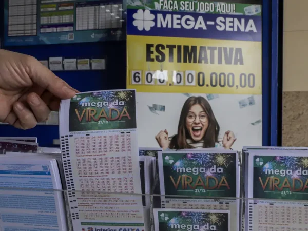 Brasília (DF) 28/12/2024 – Jogo da mega sena da virada com estimativa de 600 milhões de reais.
Foto: Joédson Alves/Agência Brasil