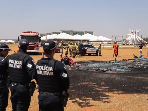 Brasília (DF), 09/09/2025 - Banheiros químicos são incendiados na Esplanada dos Ministérios
Ao todo, dez banheiros químicos foram incendiados. Ainda não se sabe as causas nem responsáveis pelo incêndio.
Foto: Joédson Alves/Agência Brasil