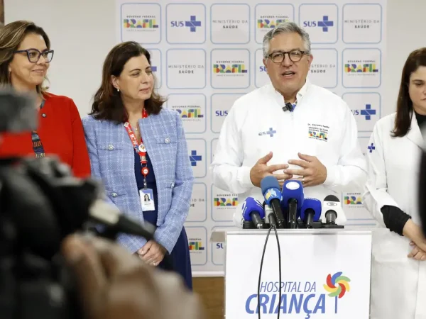 Brasília (DF), 15/05/2025 - O ministro da Saúde, Alexandre Padilha, fala sobre os primeiros atendimentos com o remédio Zolgensma no Sistema Único de Saúde (SUS). O medicamento, um dos mais caros do mundo, é usado para tratar a Atrofia Muscular Espinhal (AME) tipo 1, e foi incorporado ao SUS recentemente. Foto: Bruno Peres/Agência Brasil