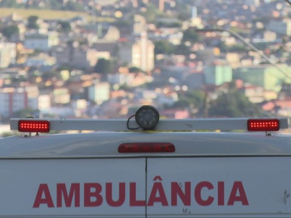 Ambulância; resgate — Foto: TV Globo