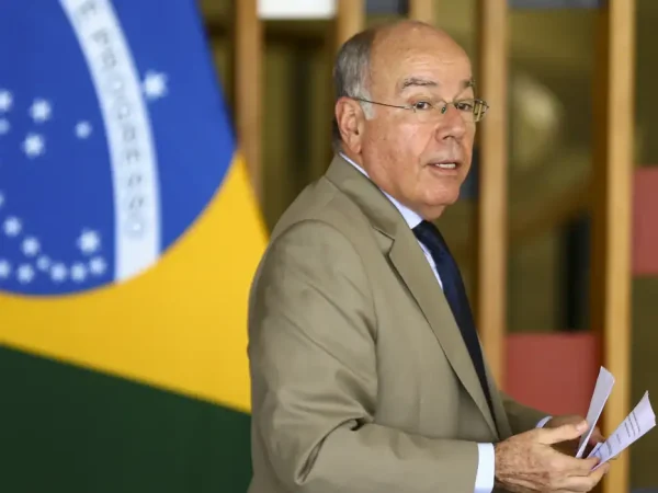 Brasília (DF), 07/03/2023 - O  Ministro das Relações Exteriores do Brasil, Mauro Vieira, durante declaração à imprensa após reunião com o Ministro das Relações Exteriores do Uruguai, Francisco Bustillo, no Palácio do Itamaraty.