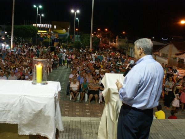 Garibaldi participa de missa em memória de Monsenhor Expedito