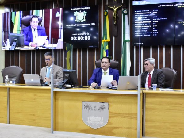 A moção de pesar foi apresentada contando com a assinatura de todos os membros do Legislativo. — Foto: João Gilberto