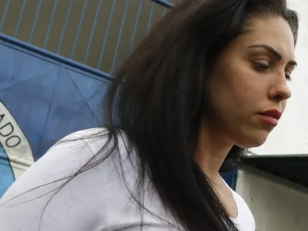 Monique Medeiros deixa a prisão no Instituto Penal Santo Expedito, em Bangu
Foto: Fernando Frazão/Agência Brasil/Arquivo