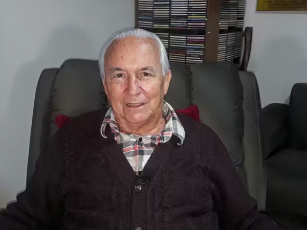 Brasília (DF), 20/04/2025 - Roberto Antônio Cera, o Cerinha, idealizador e fundador do Salão Internacional de Humor de Piracicaba, morreu nesse sábado (20) aos 85 anos. A informação foi confirmada hoje (20) pela Secretaria de Cultura de Piracicaba (SP) e também pelas redes sociais do Salão de Humor e do próprio Cerinha.
Foto:  Rafael Bitencourt/Tempo D Comunicação e Cultura