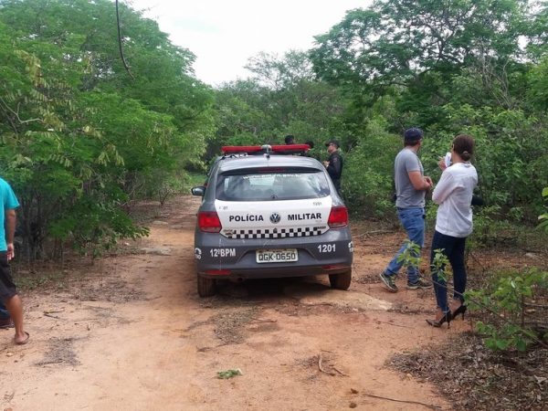 Corpos dos dois jovens mortos foram encontrados no Sítio Santana, na zona rural de Mossoró (Foto: Ivanildo Silva/Passando na Hora)