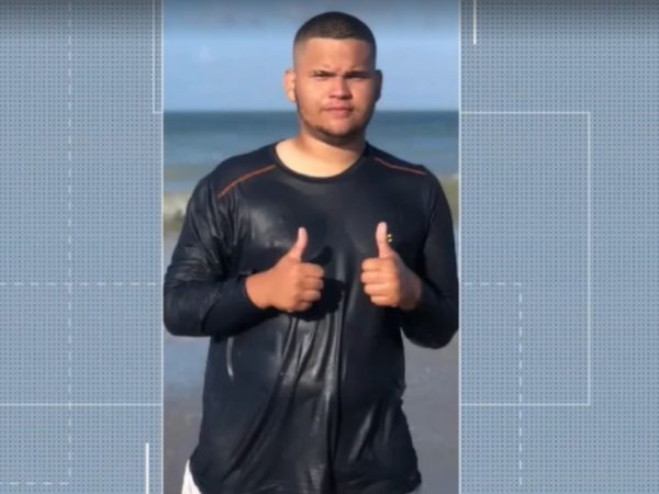 Danilo Correia, motoboy de 19 anos que morreu após ser atropelado por ônibus, em João Pessoa — Foto: TV Cabo Branco/Reprodução