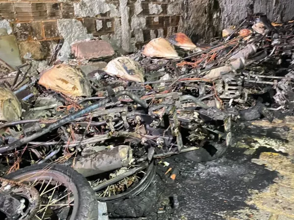 Pátio da Secretaria de Mobilidade Urbana é incendiado em Natal e 14 motos ficam destruídas — Foto: Francielly Medeiros/Inter TV Cabugi