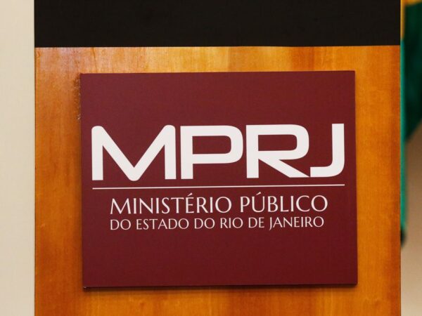 Ministério Público do Estado do Rio de Janeiro (MPRJ) fala sobre denúncia de policiais civis por homicídio doloso e fraude processual em operação no Jacarezinho