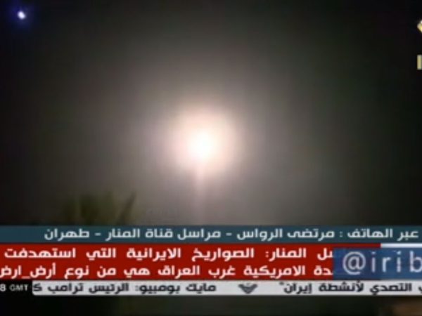 Emissora iraniana noticia lançamento de mísseis contra alvos no Iraque — Foto: Iribnews/Reprodução