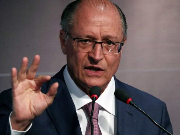 Segundo Alckmin, o modelo político atual inibe a participação dos partidos e fortalece as corporações — Foto: © Paulo Whitaker / Reuters.