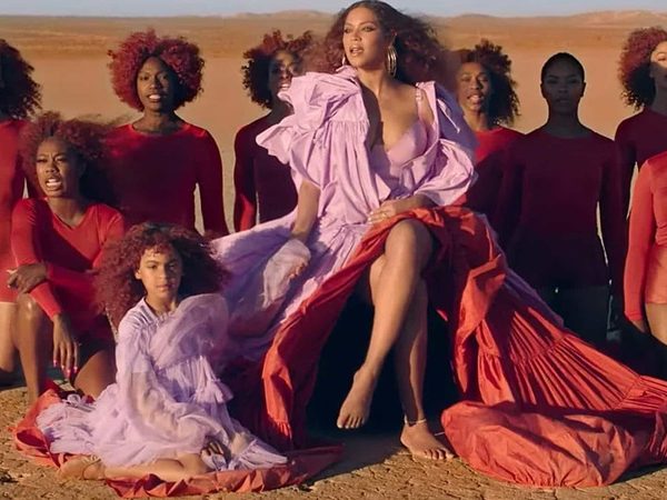 Beyoncé é acusada de copiar músico sul-africano Petite Noir em clipe — Foto: Reprodução/Youtube.