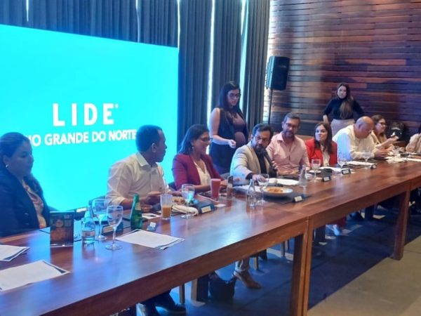 Natália Bonavides (PT) se reúne com empresários de Natal — Foto: Brunno Rocha/Inter TV Cabugi