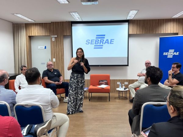 Natália Bonavides (PT) participa de reunião com empresários no Sebrae — Foto: Vini Marinho/Inter TV Cabugi