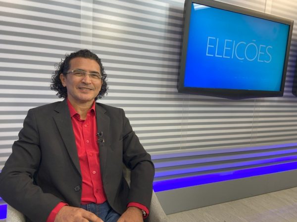 Nelson Júnior, candidato a prefeito de Campina Grande, antes de entrevista ao JPB1 — Foto: Iara Alves/g1