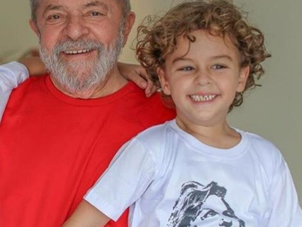Arthur Lula da Silva, de 7 anos, neto do ex-presidente Lula, morre de meningite — Foto: Reprodução/Facebook