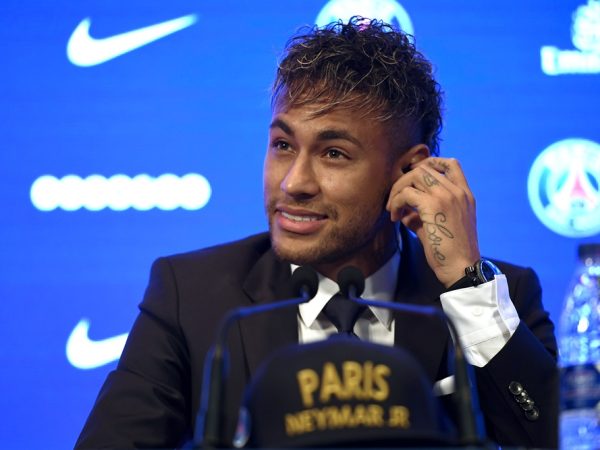 Com a presença de Neymar, o Paris Saint-Germain espera alcançar um novo patamar no futebol europeu (Foto: AFP PHOTO / Lionel BONAVENTURE)