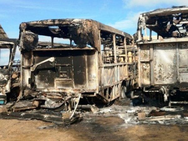 Ônibus foram incendiados em Cerro Corá – (Foto: Aristeia Dantas)