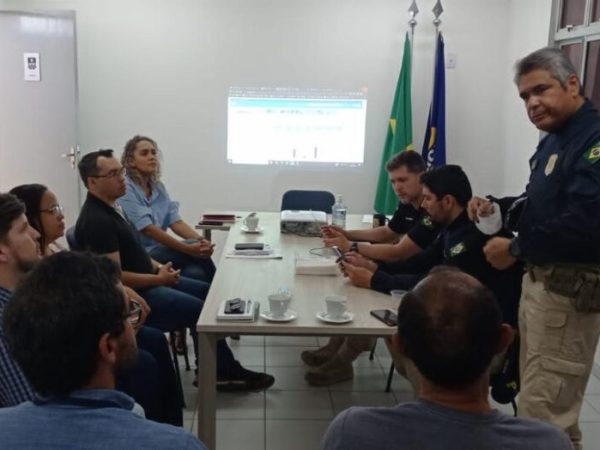 O encontro para tratar do tema aconteceu na Delegacia da Polícia Rodoviária Federal, em Macaíba. — Foto: Reprodução