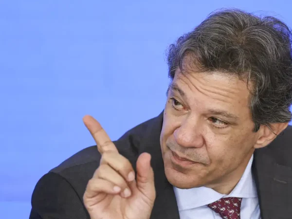 Brasília (DF), 12/02/2025 - O ministro da Fazenda, Fernando Haddad, durante cerimônia que celebra um ano do programa Nova Indústria Brasil e do lançamento da Missão 6: Tecnologias de Interesse para a Soberania e Defesa Nacionais, no Palácio do Planalto. Foto: Marcelo Camargo/Agência Brasil