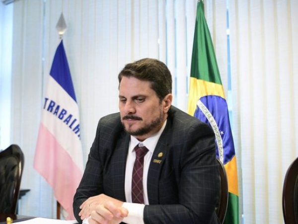 O senador participou de uma live nas redes sociais e acusou Bolsonaro de o ter coagido a dar um golpe de Estado junto com ele. — Foto: MARCOS OLIVEIRA/AGÊNCIA SENADO