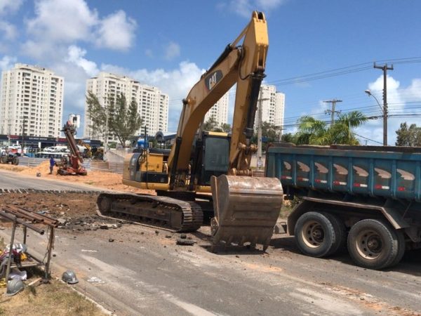 Obras de construção do viaduto sobre a BR-101 acontecem no trecho entre o bairro de Nova Parnamirim, em Parnamirim, e o conjunto Cidade Satélite, em Natal (Foto: Kleber Teixeira/Inter TV Cabugi)
