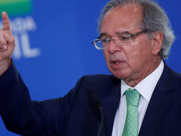 Guedes disse ainda que o governo pretende taxar dividendos de ganhos acima de R$ 500 mil por mês — Foto: REUTERS/Adriano Machado