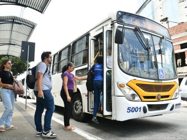 Transporte público em Natal tem operação especial para o segundo dia de provas do Enem — Foto: Demis Roussos/STTU