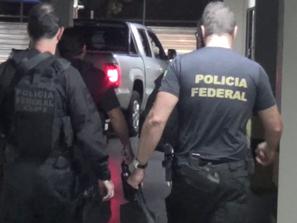 Policiais cumpriram mandados de prisão e de busca e apreensão em Natal nesta terça-feira (14) — Foto: Divulgação/Polícia Federal