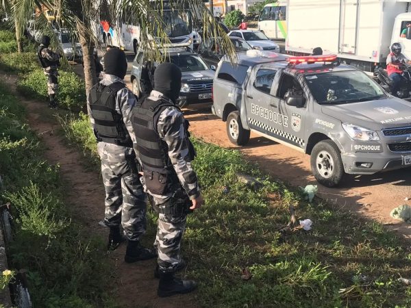 Ação do Batalhão de Choque começou no início da manhã desta quarta-feira (13) (Foto: Kleber Teixeira/Inter TV Cabugi)
