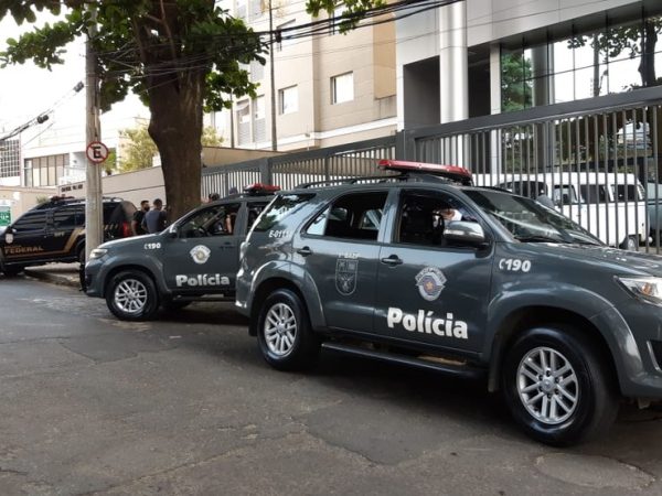 Polícia Federal cumpre mandados contra organização internacional do tráfico de drogas — Foto: Eduardo Rodrigues/EPTV