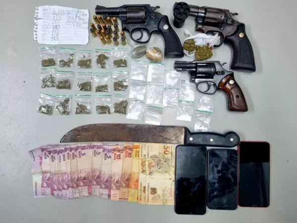 Operação da Polícia Civil prendeu 12 pessoas e apreendeu armas, drogas e dinheiro no interior do RN — Foto: Polícia Civil/Divulgação