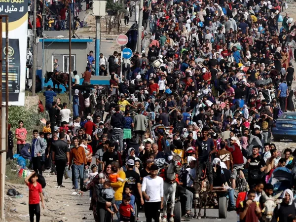 Os palestinos fogem do norte de Gaza em direção ao sul, em meio ao conflito em curso entre Israel e o grupo islâmico palestino Hamas
09/11/2023
REUTERS/Mohammed Salem