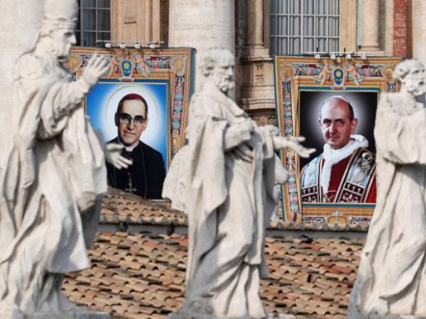 Retrato de Óscar Romero e Paulo VI que foram canonizados pelo papa Francisco neste domingo (Foto: Reprodução)