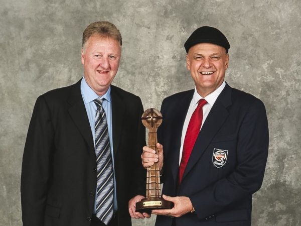Brasília (DF), 17/04/2026 - Na foto Oscar Schmidt e outra lenda do basquete, Larry Bird (e) Jogador de basquete Oscar Schmidt morre aos 68 anos em São Paulo.
Foto: Oscar Schmidt/Instagram