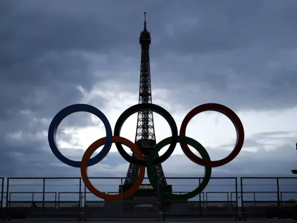 Anéis olímpicos em frente à Torrel Eiffel, em Paris
14/09/2017
REUTERS/Christian Hartmann