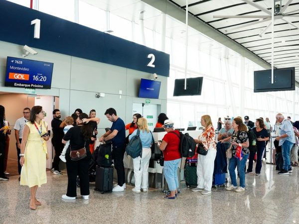 Passageiros de voo internacional no Aeroporto de Natal — Foto: Edu Rocha