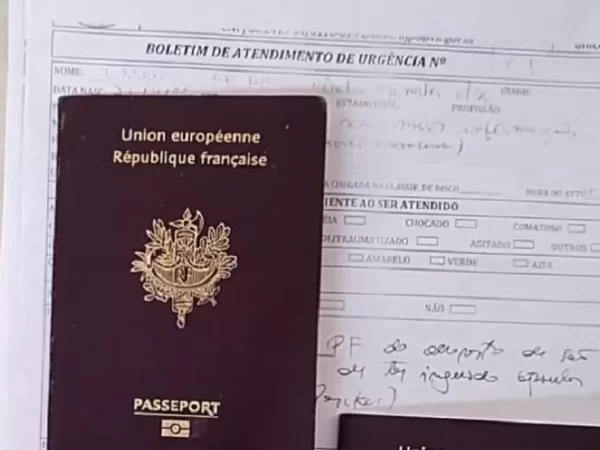 Haitianas foram presas no aeroporto de Natal após apresentarem passaportes com queixa de furto — Foto: PF/Divulgação
