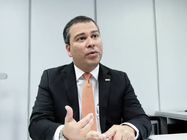 Brasília (DF), 16/04/2026 -  Em entrevista à Agência Brasília, Paulo Henrique Costa, presidente da estatal conta como a instituição se moderniza para ampliar sua atuação no Entorno e no resto do país. 
Fotos: Lúcio Bernardo Jr/Agência Brasília