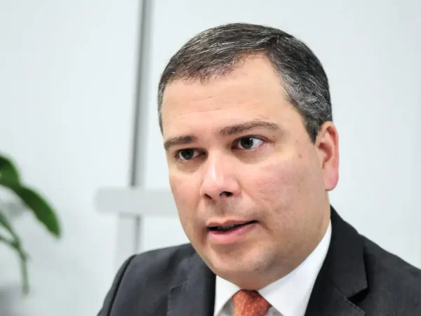 Brasília (DF), 16/04/2026 -  Em entrevista à Agência Brasília, Paulo Henrique Costa, presidente da estatal conta como a instituição se moderniza para ampliar sua atuação no Entorno e no resto do país. 
Fotos: Lúcio Bernardo Jr/Agência Brasília